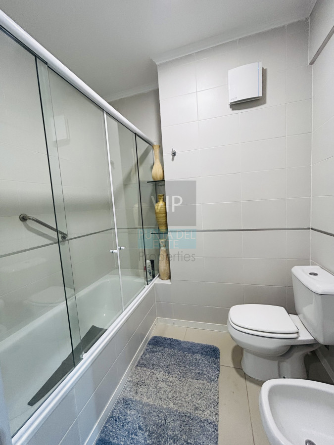 Apartamento ID.2383 - Venta de Penthouse de 3 dormitorios en Aidy grill - Punta del Este