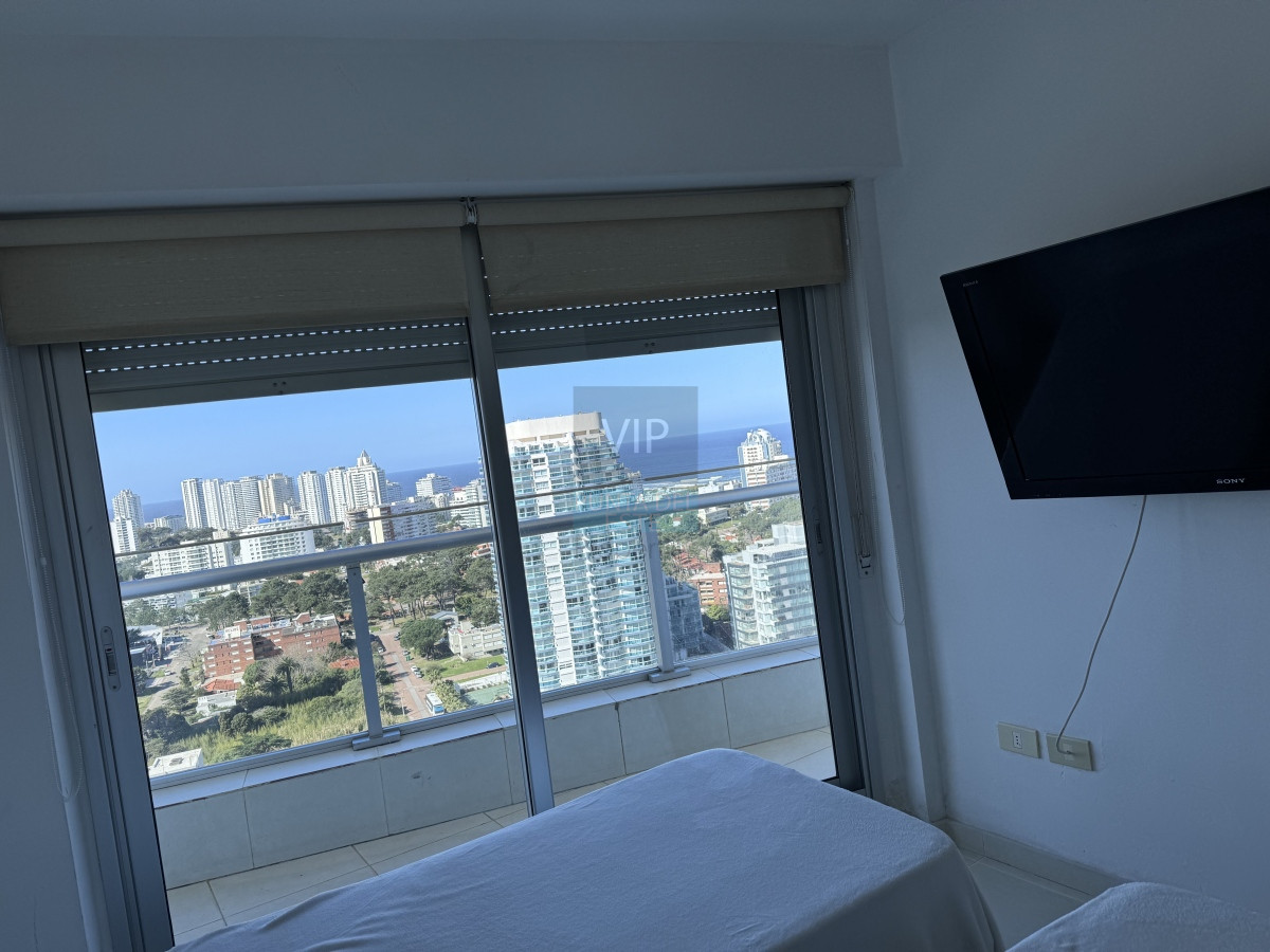 Apartamento ID.2228 - Oportunidad - Apartamento 3 dormitorios con vista al mar Playa Mansa - Punta del Este