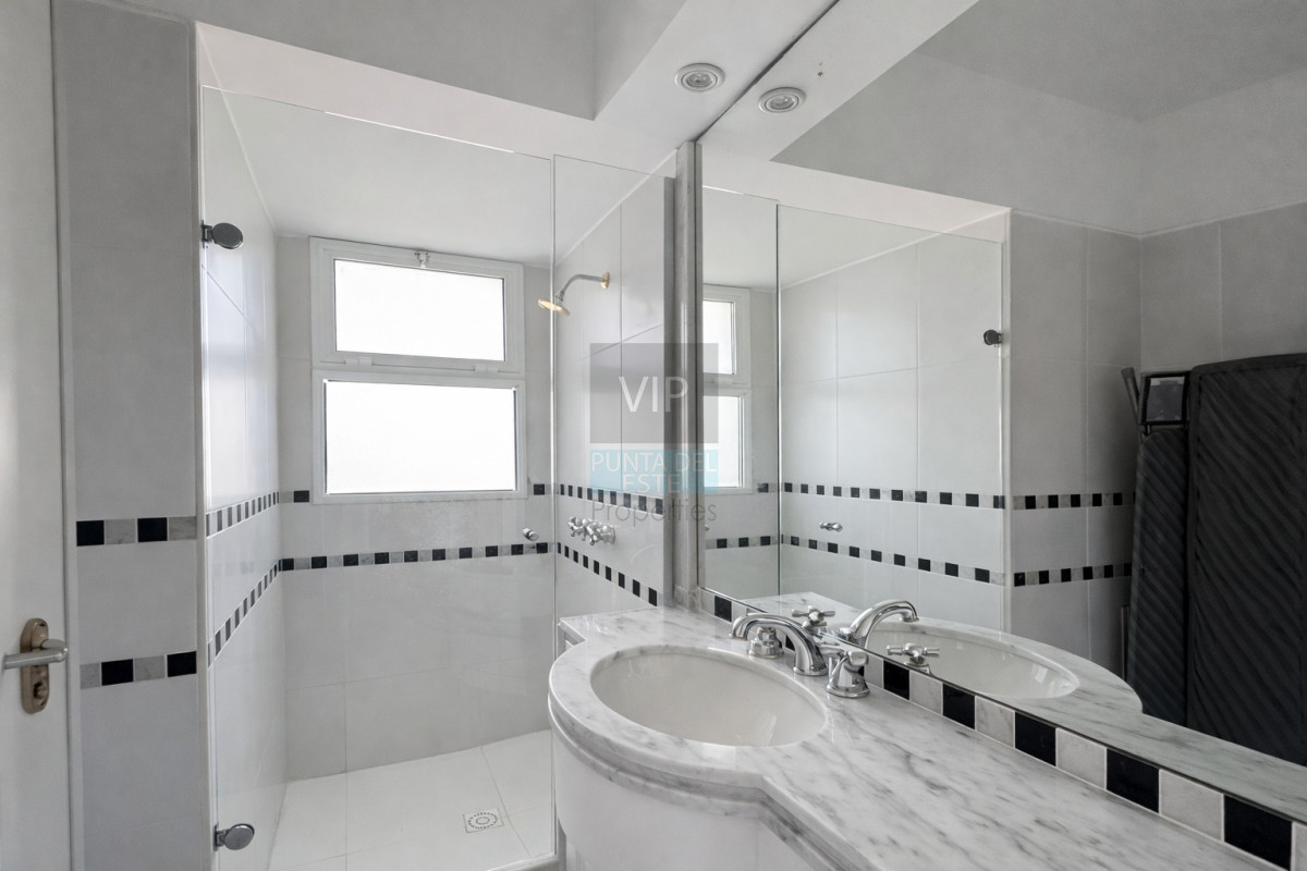 Apartamento ID.2753 - Triplex frente al mar en Playa Brava con terrazas, jacuzzi y departamento de huéspedes independiente