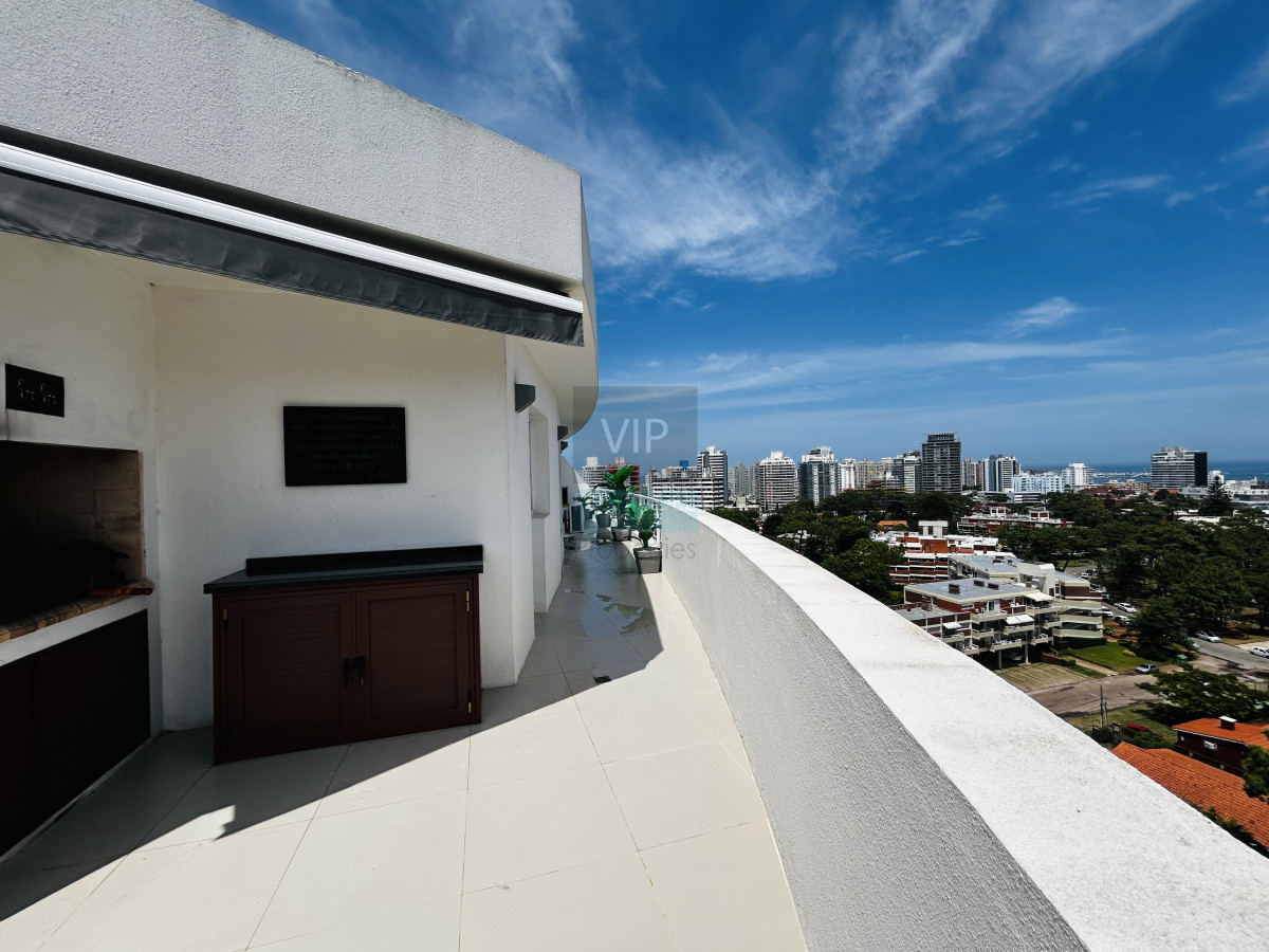 Apartamento ID.2383 - Venta de Penthouse de 3 dormitorios en Aidy grill - Punta del Este