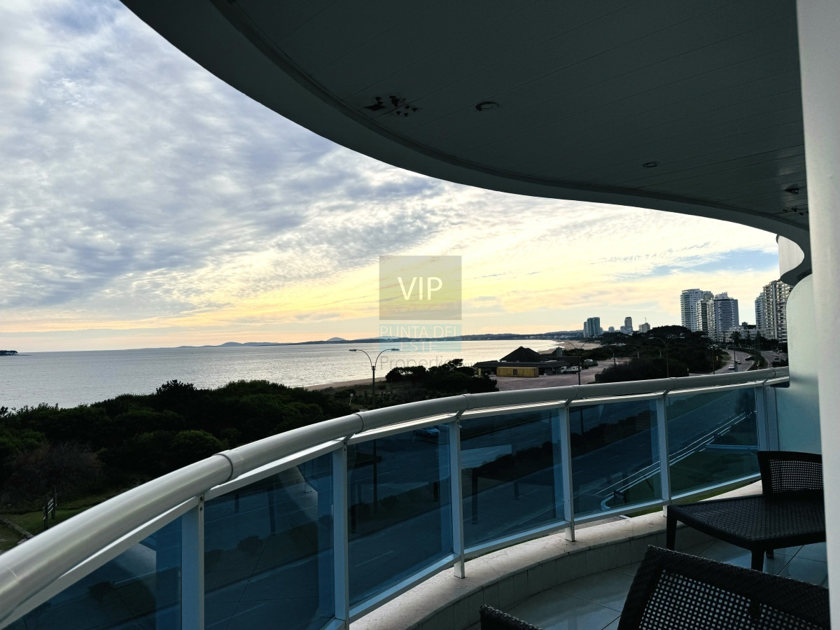 Apartamento ID.2217 - Apartamento 3 dormitorios Con vista al mar Playa Mansa - Punta del Este