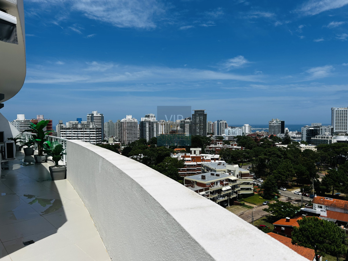 Apartamento ID.2383 - Venta de Penthouse de 3 dormitorios en Aidy grill - Punta del Este