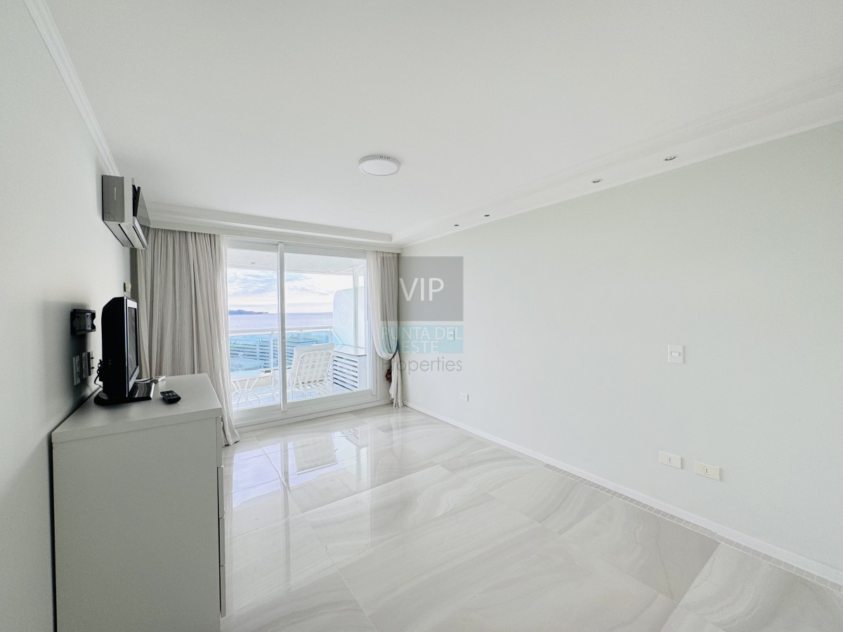Apartamento ID.2211 - Venta apartamento 3 dormitorios vista al mar Playa Mansa - Punta del Este