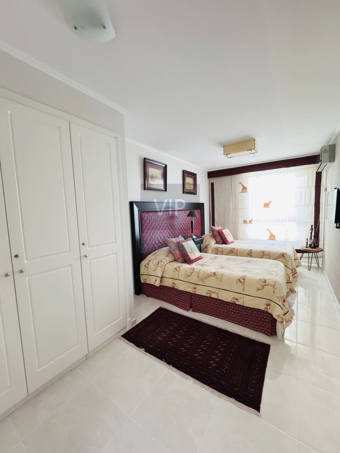 Apartamento ID.2211 - Venta apartamento 3 dormitorios vista al mar Playa Mansa - Punta del Este