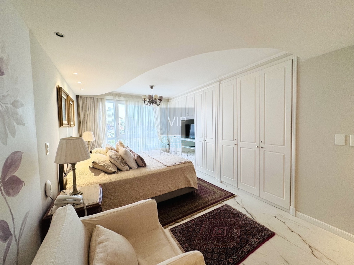 Apartamento ID.2217 - Apartamento 3 dormitorios Con vista al mar Playa Mansa - Punta del Este