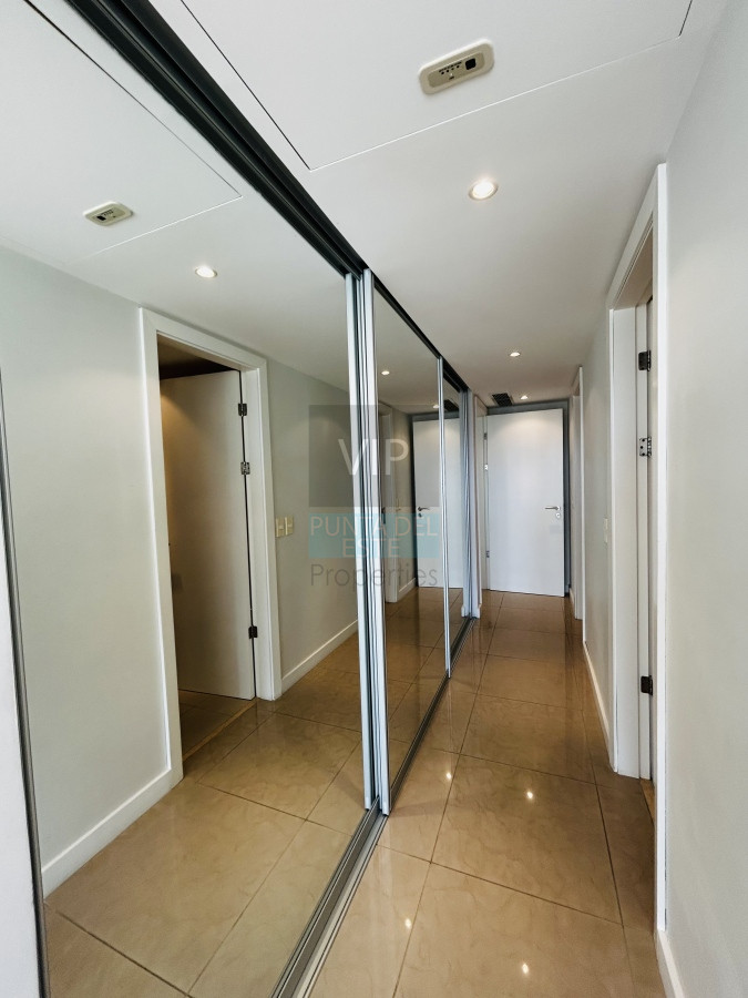 Apartamento ID.2275 - Alquiler apartamento 3 dormitorios con vista al mar Playa mansa - Punta del Este