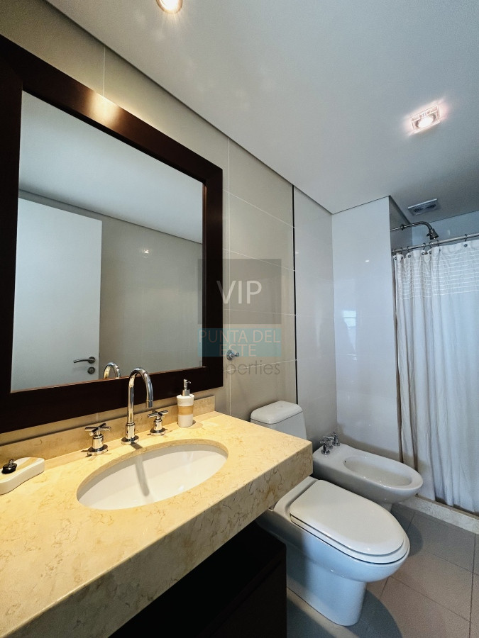 Apartamento ID.2275 - Alquiler apartamento 3 dormitorios con vista al mar Playa mansa - Punta del Este