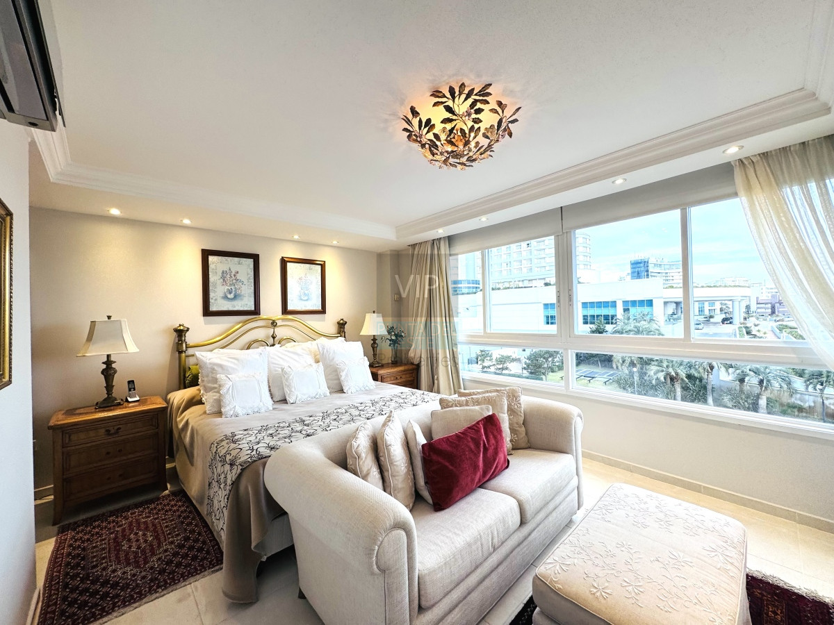 Apartamento ID.2217 - Apartamento 3 dormitorios Con vista al mar Playa Mansa - Punta del Este