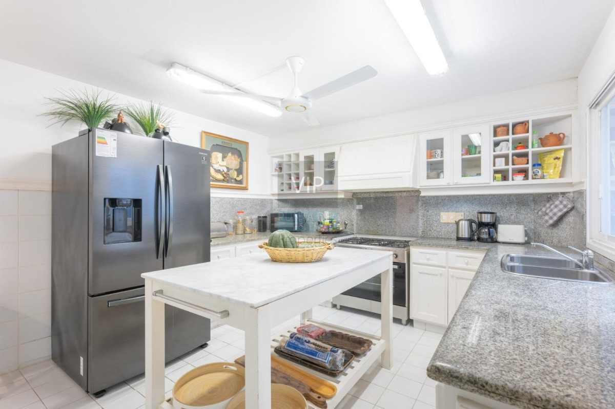 Apartamento ID.2745 - Apartamento de 4 dormitorios con vista en el Puerto de Punta del Este