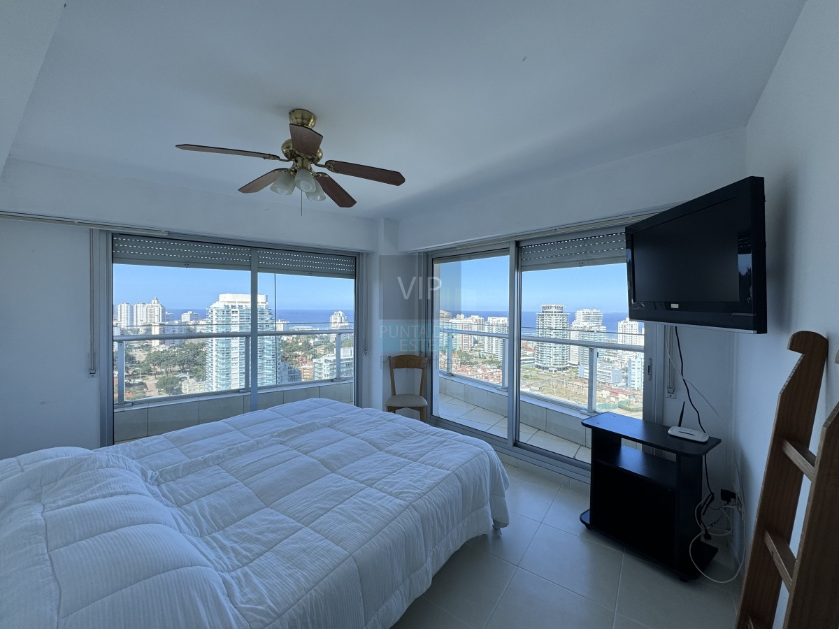Apartamento ID.2228 - Oportunidad - Apartamento 3 dormitorios con vista al mar Playa Mansa - Punta del Este