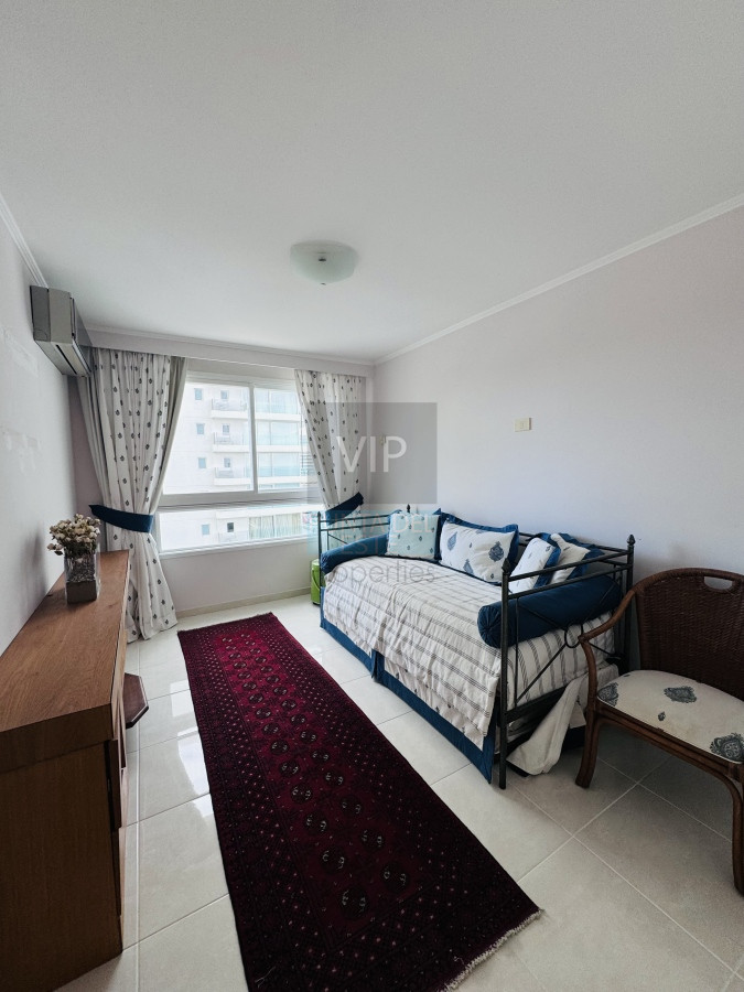Apartamento ID.2211 - Venta apartamento 3 dormitorios vista al mar Playa Mansa - Punta del Este