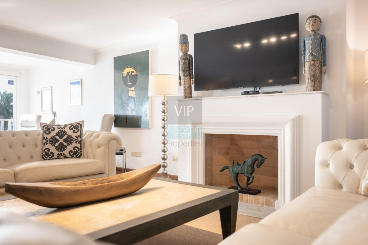 Apartamento ID.2745 - Apartamento de 4 dormitorios con vista en el Puerto de Punta del Este
