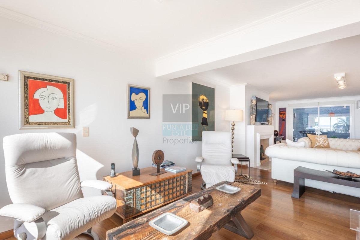Apartamento ID.2745 - Apartamento de 4 dormitorios con vista en el Puerto de Punta del Este