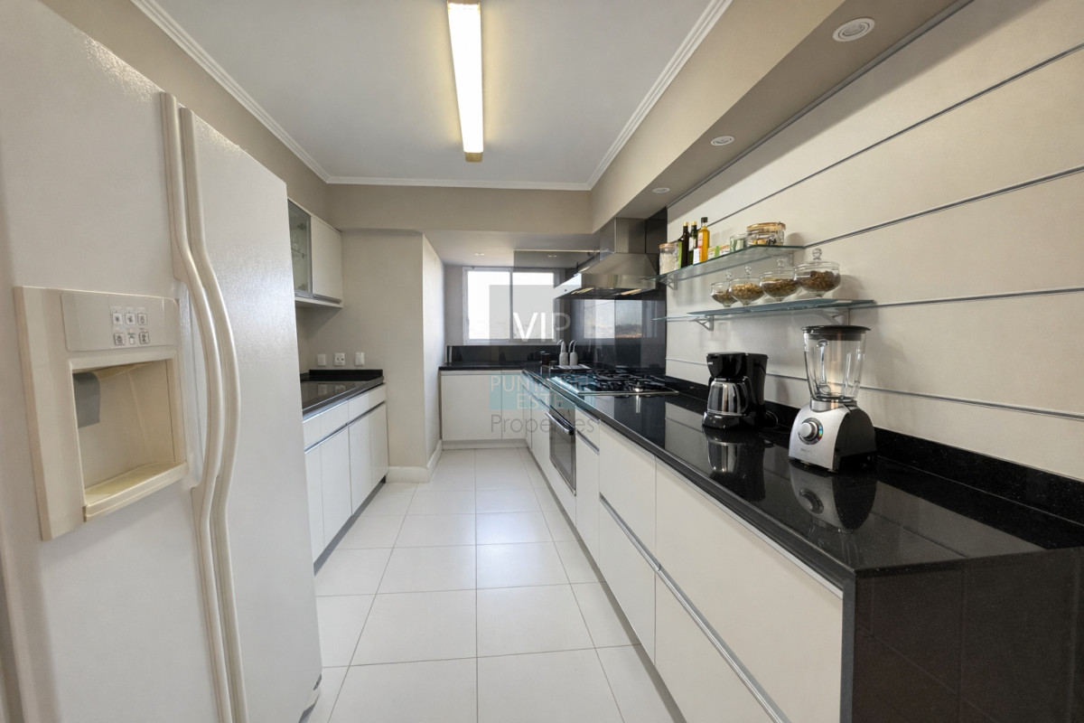 Apartamento ID.2753 - Triplex frente al mar en Playa Brava con terrazas, jacuzzi y departamento de huéspedes independiente