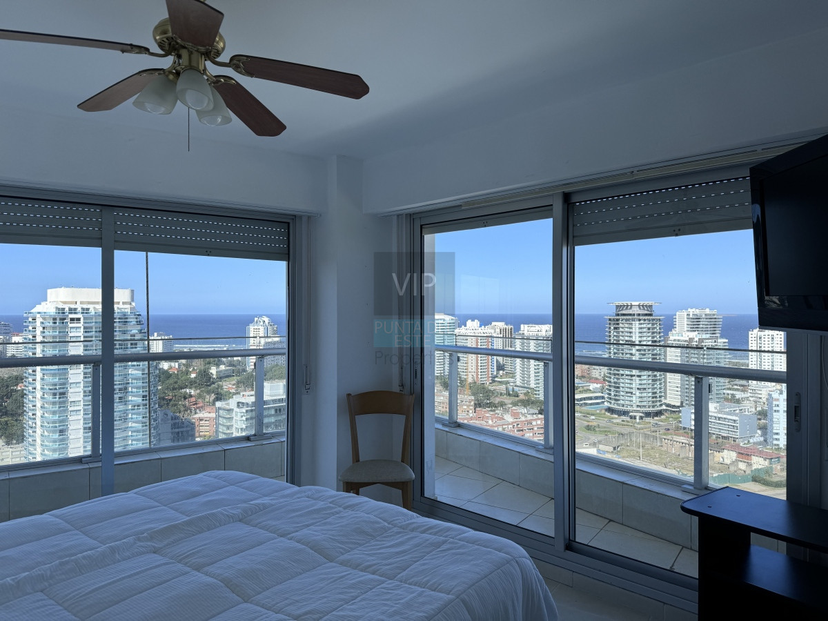 Apartamento ID.2228 - Oportunidad - Apartamento 3 dormitorios con vista al mar Playa Mansa - Punta del Este