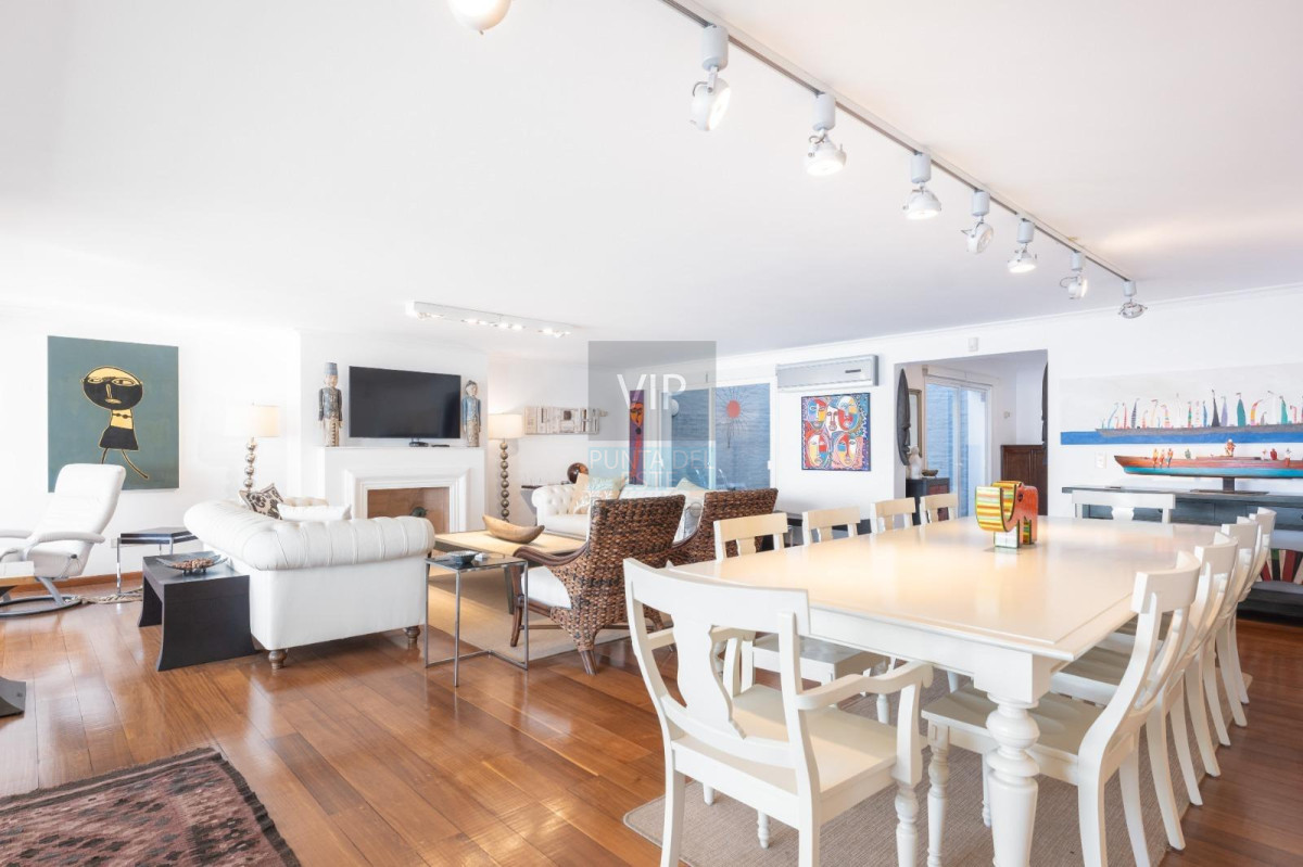 Apartamento ID.2745 - Apartamento de 4 dormitorios con vista en el Puerto de Punta del Este