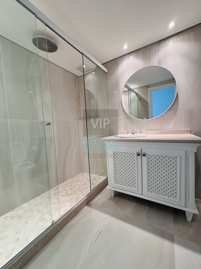 Apartamento ID.2211 - Venta apartamento 3 dormitorios vista al mar Playa Mansa - Punta del Este