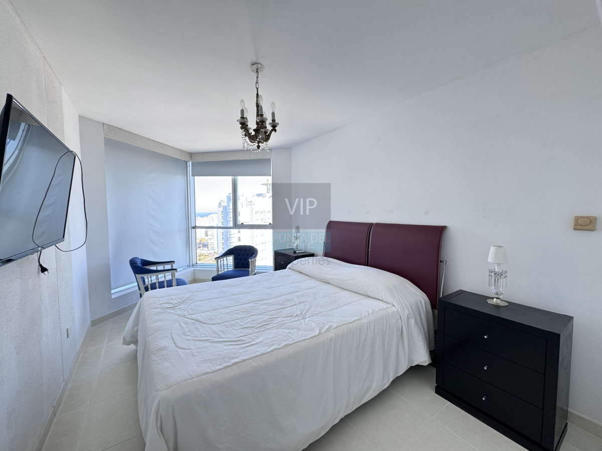 Apartamento ID.2228 - Oportunidad - Apartamento 3 dormitorios con vista al mar Playa Mansa - Punta del Este