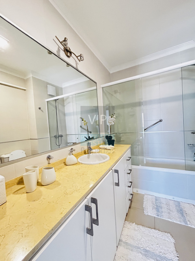 Apartamento ID.2383 - Venta de Penthouse de 3 dormitorios en Aidy grill - Punta del Este