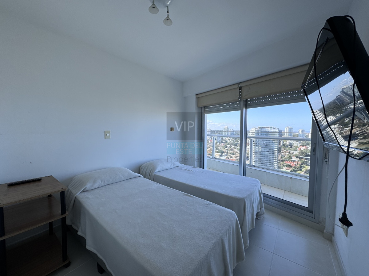 Apartamento ID.2228 - Oportunidad - Apartamento 3 dormitorios con vista al mar Playa Mansa - Punta del Este