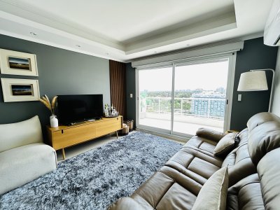 Venta de Penthouse de 3 dormitorios con vista al mar en Aidy grill - Punta del Este