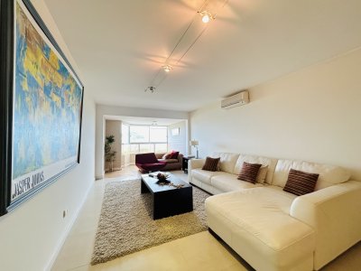 Penthouse Dúplex en Primera Línea de Playa Mansa ? Punta del Este