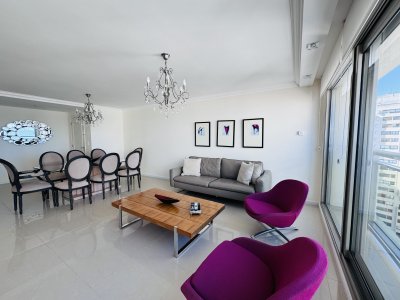 Venta apartamento 3 dormitorios en Playa Brava con vista al mar