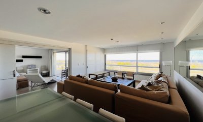 Apartamento de 3 dormitorios con vista al mar en Playa Brava