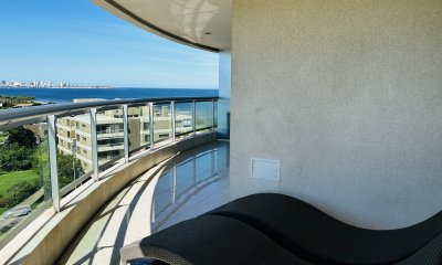 Venta apartamento  2 dormitorios en suite + dependencia Playa Mansa - Punta del Este