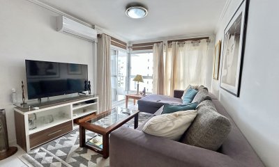 Apartamento de 1 dormitorio y medio en piso alto ? A 100 metros del mar