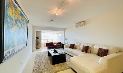 Penthouse Dúplex en Primera Línea de Playa Mansa ? Punta del Este