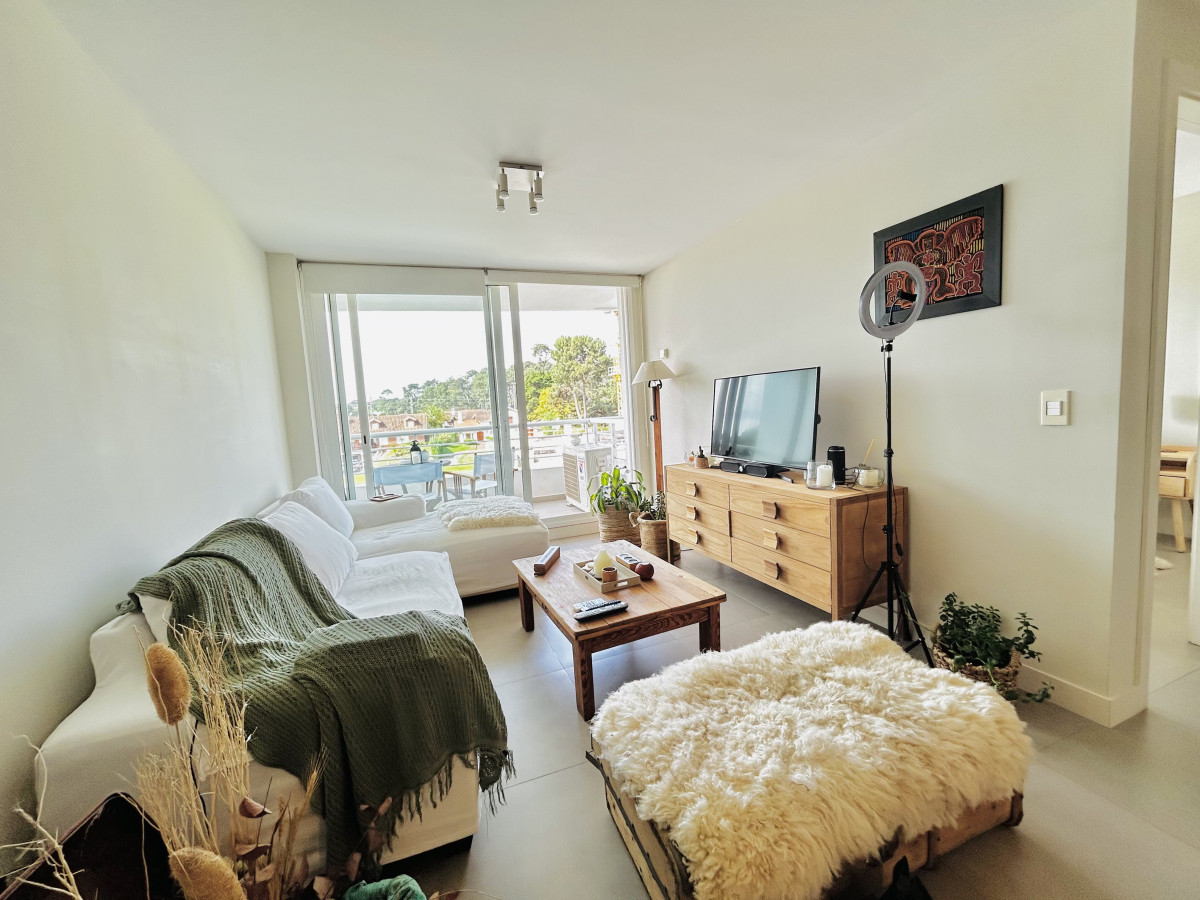 Venta apartamento 1 dormitorio y 2 baños con balcón - Punta del Este