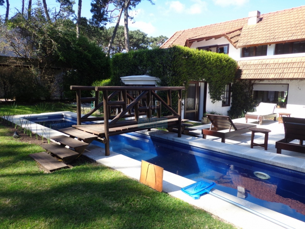 Venta casa de 4 dormitorios en lugano Punta del Este