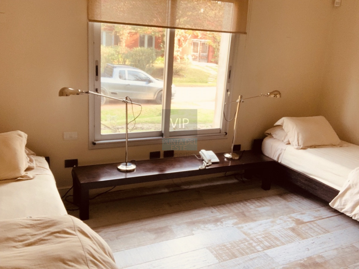 Casa ID.469 - Vendo excepcional casa ubicada dentro de Laguna Blanca