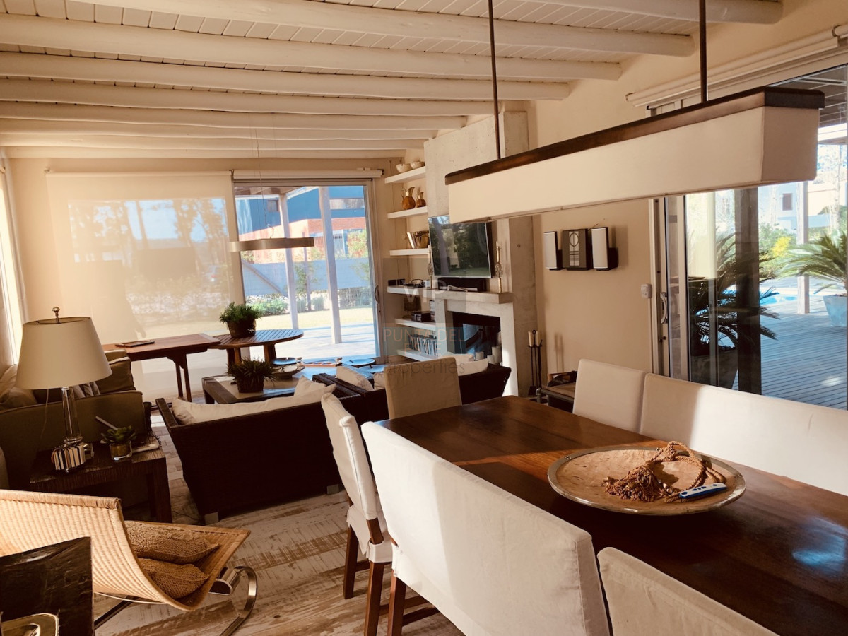 Casa ID.469 - Vendo excepcional casa ubicada dentro de Laguna Blanca