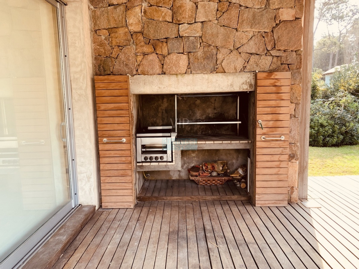Casa ID.469 - Vendo excepcional casa ubicada dentro de Laguna Blanca