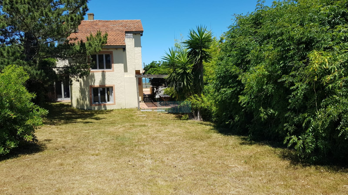 Casa ID.884 - Alquilo hermosa casa de 3 dormitorios frente al mar en Montoya