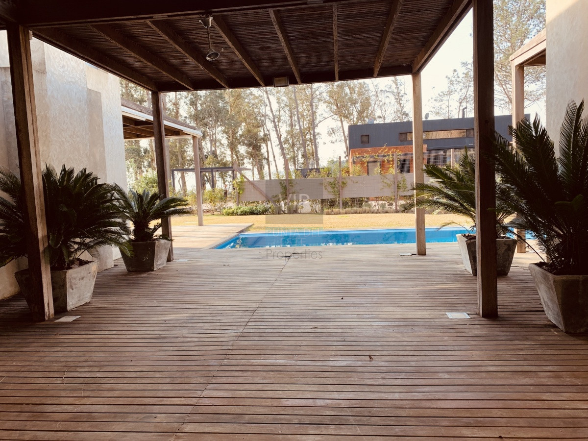 Casa ID.469 - Vendo excepcional casa ubicada dentro de Laguna Blanca