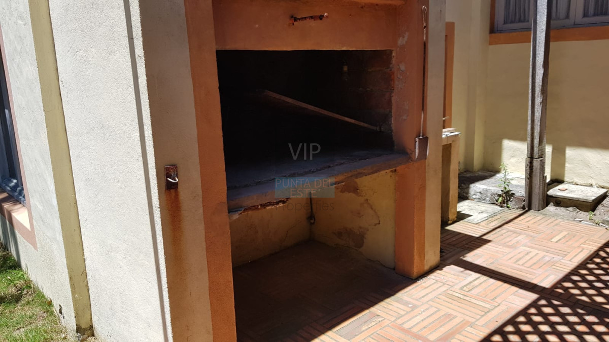 Casa ID.884 - Alquilo hermosa casa de 3 dormitorios frente al mar en Montoya