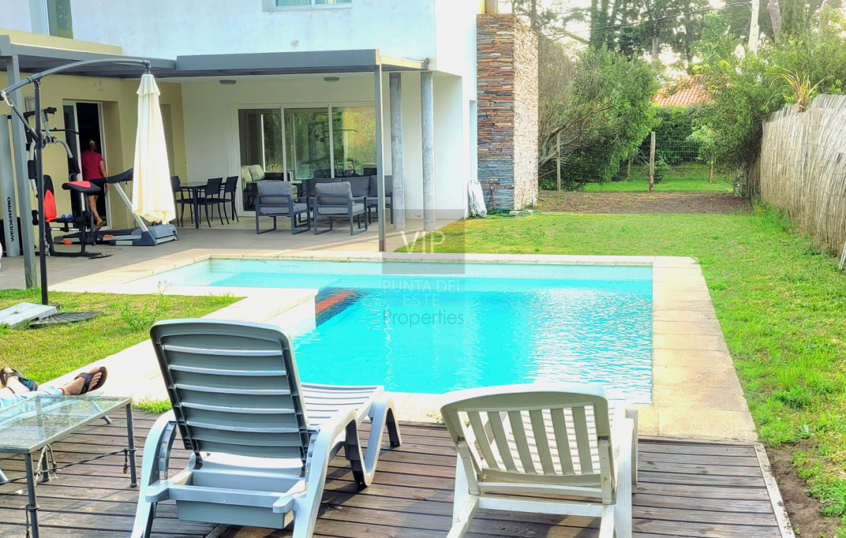 Venta casa de 4 dormitorios barrio Marly Punta del Este