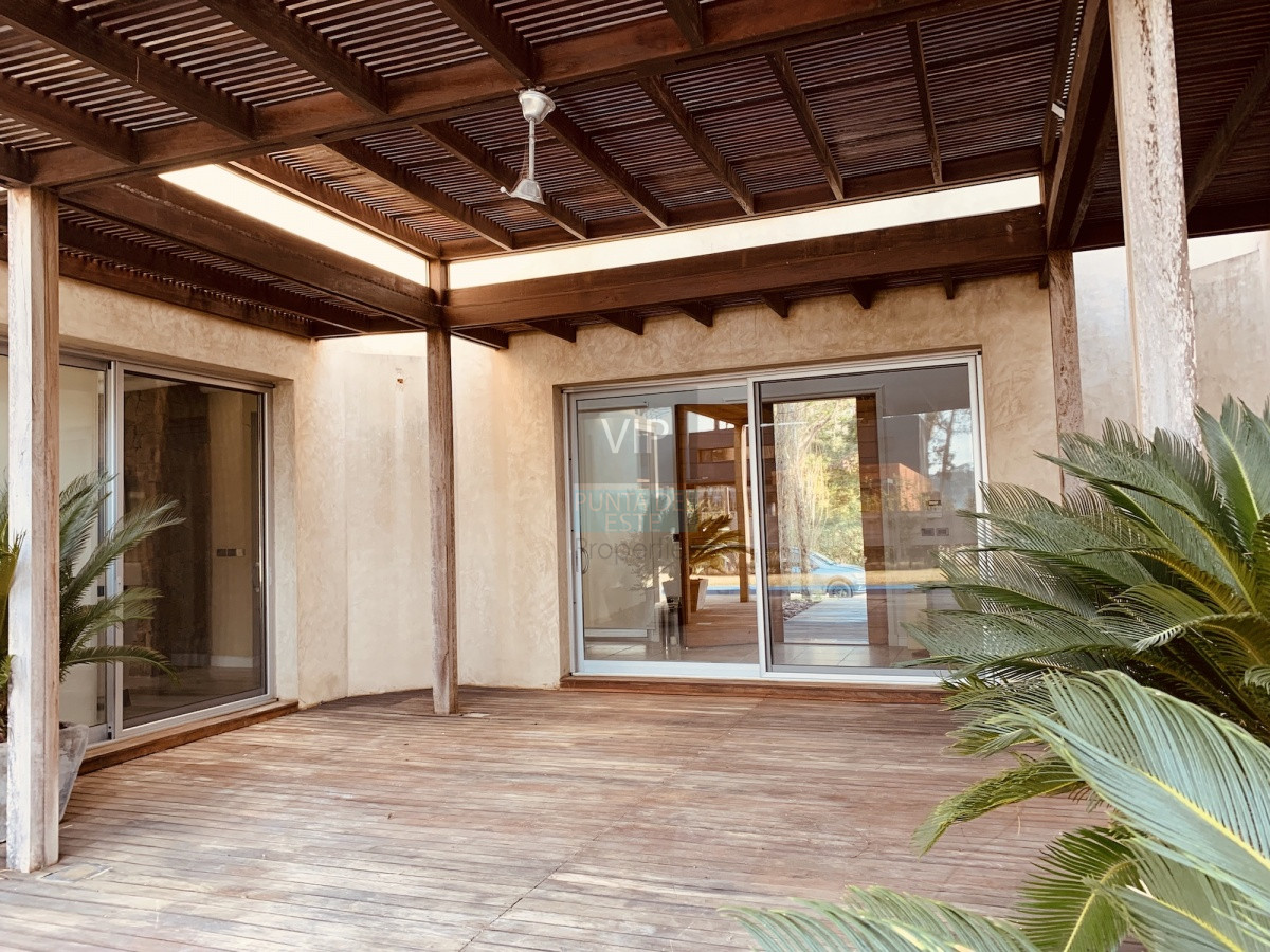 Casa ID.469 - Vendo excepcional casa ubicada dentro de Laguna Blanca