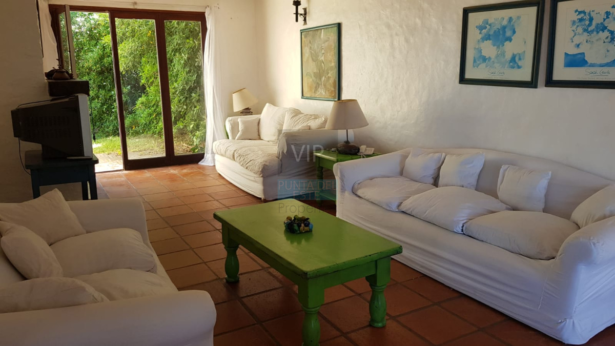 Casa ID.884 - Alquilo hermosa casa de 3 dormitorios frente al mar en Montoya