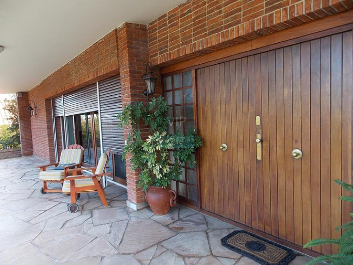 Casa ID.1960 - Venta casa de 4 dormitorios en Playa Mansa Punta del Este