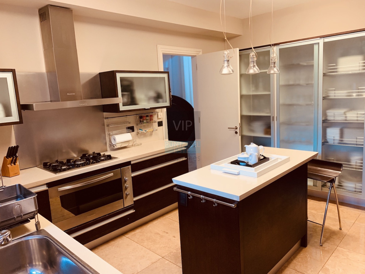 Casa ID.469 - Vendo excepcional casa ubicada dentro de Laguna Blanca