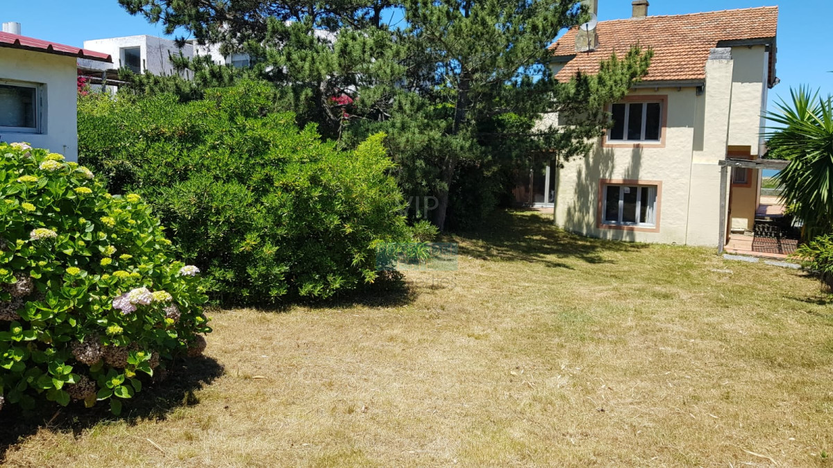 Casa ID.884 - Alquilo hermosa casa de 3 dormitorios frente al mar en Montoya