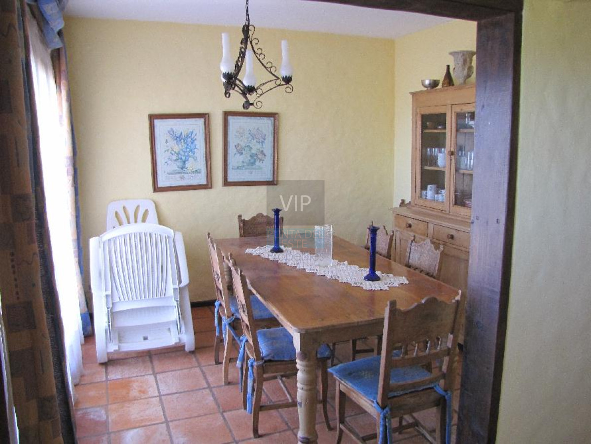 Casa ID.884 - Alquilo hermosa casa de 3 dormitorios frente al mar en Montoya