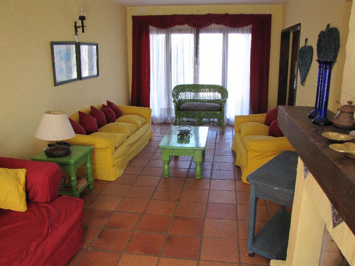 Casa ID.884 - Alquilo hermosa casa de 3 dormitorios frente al mar en Montoya