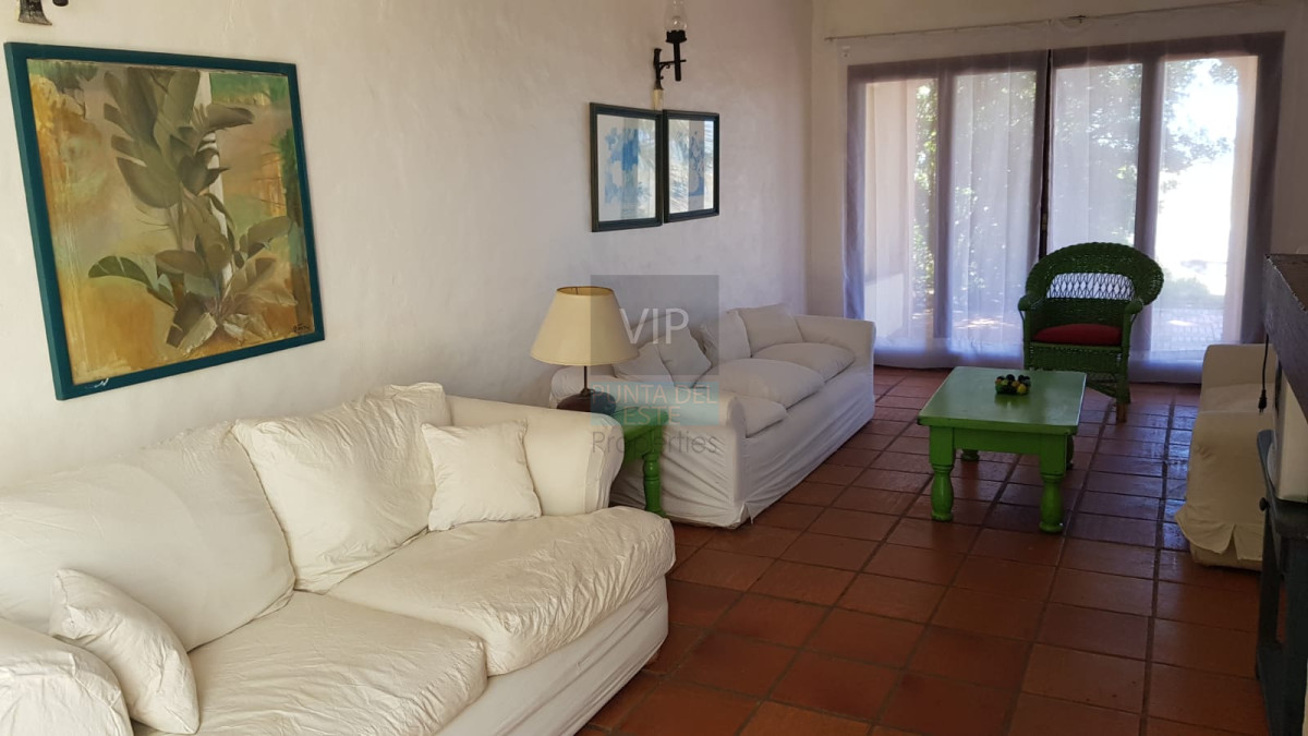 Casa ID.884 - Alquilo hermosa casa de 3 dormitorios frente al mar en Montoya