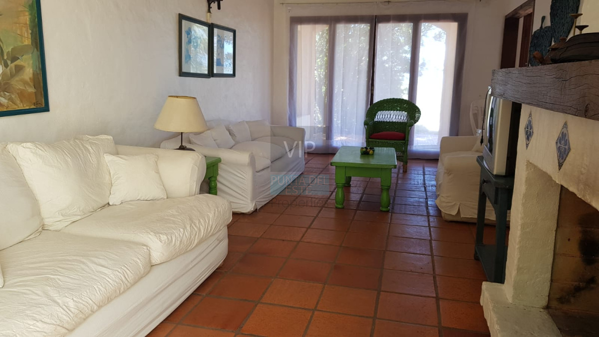 Casa ID.884 - Alquilo hermosa casa de 3 dormitorios frente al mar en Montoya