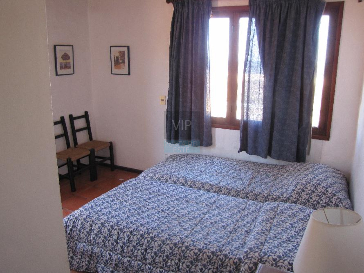 Casa ID.884 - Alquilo hermosa casa de 3 dormitorios frente al mar en Montoya